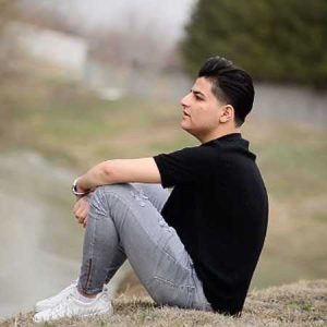 دانلود آهنگ اشکان فتحی هم سن و سالام همشان هستن دنبال عشق و حال